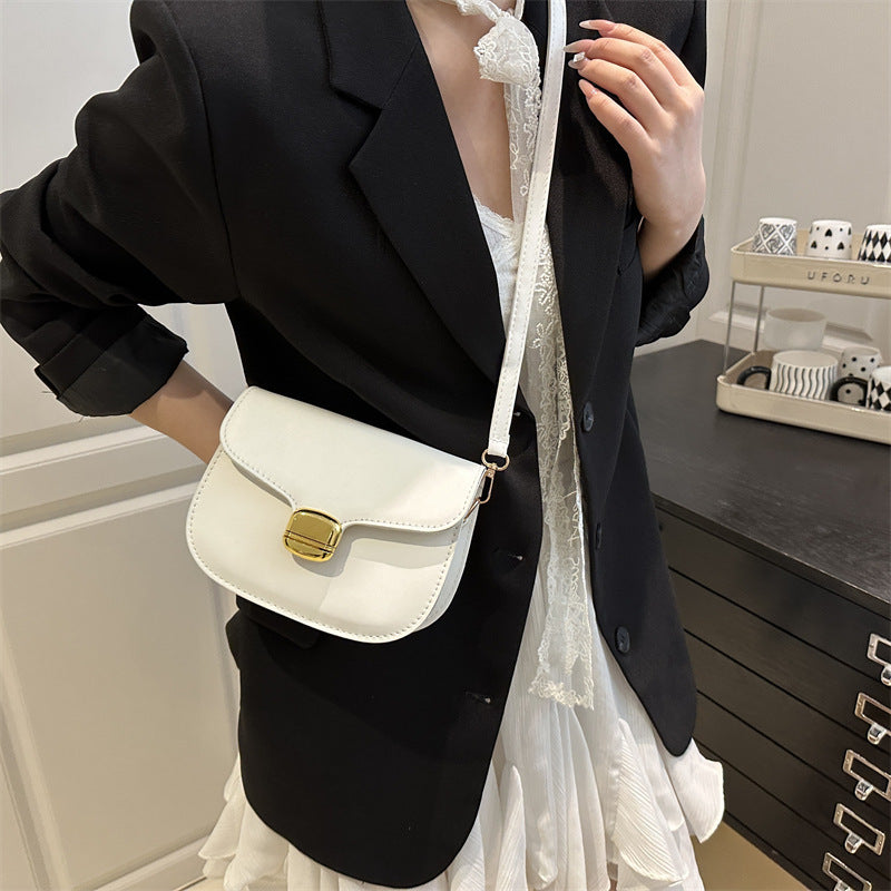 Chic Essentials – Minimalist Crossbody Bag for Everyday Style