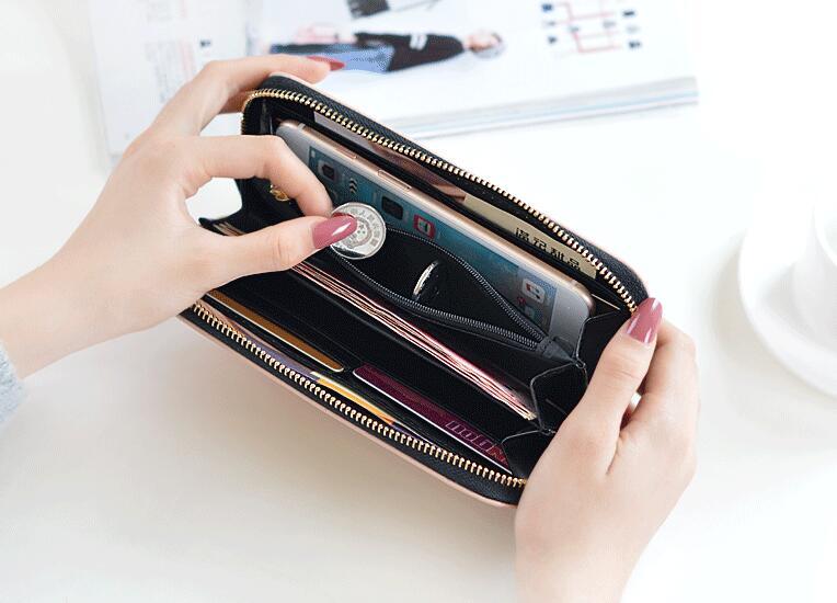 Playful Cats Long Wallet – A Touch of Whimsy for Cat Lovers