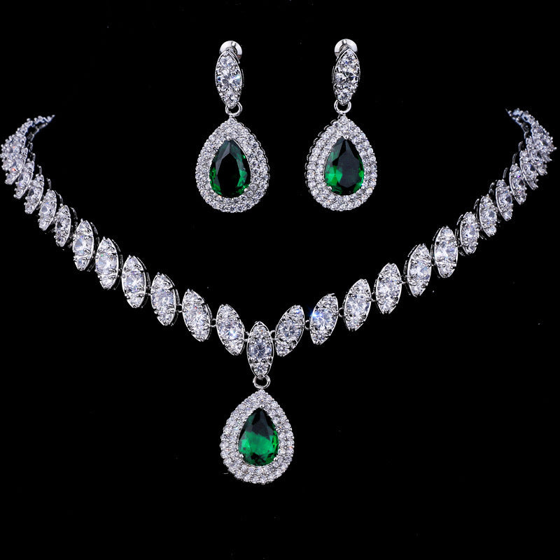 Emerald Elegance Jewellery Set – Green Teardrop Necklace & Earrings for Glamorous Evenings
