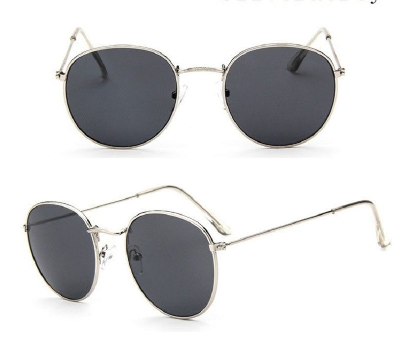 Vintage Glam Retro Sunglasses – Bold & Chic for Women