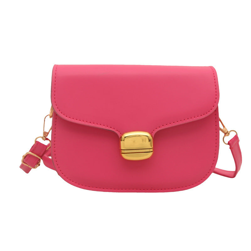 Chic Essentials – Minimalist Crossbody Bag for Everyday Style