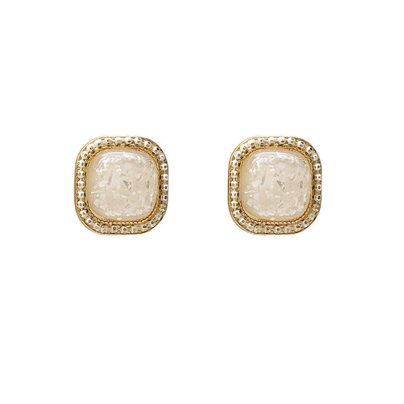 Elegant Shell-Inspired Square Stud Earrings – Timeless Gold & Pearl Look