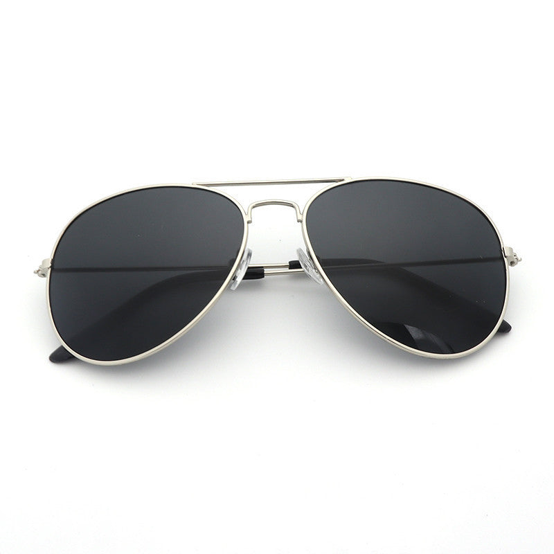 Classic Aviator Sunglasses – UV400 Protection with Sleek Black Frame