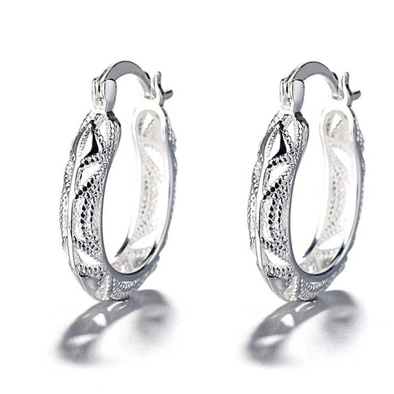 Elegant Silver Hoop Earrings – Timeless Chic for Everyday Glam