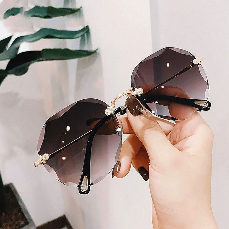 Chic Rimless Geometric Sunglasses – Elegant Gold Trim for Women