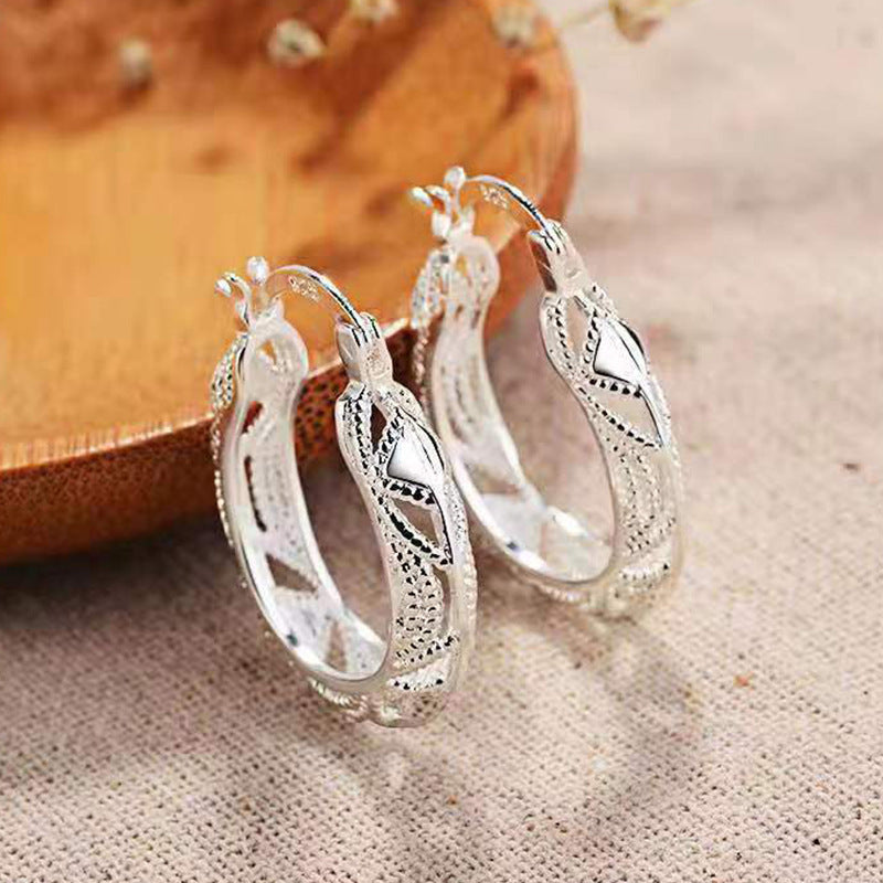 Elegant Silver Hoop Earrings – Timeless Chic for Everyday Glam