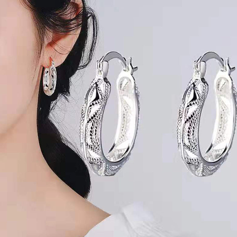 Elegant Silver Hoop Earrings – Timeless Chic for Everyday Glam