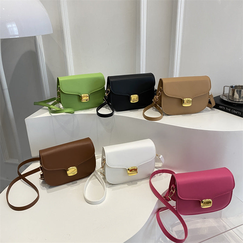Chic Essentials – Minimalist Crossbody Bag for Everyday Style