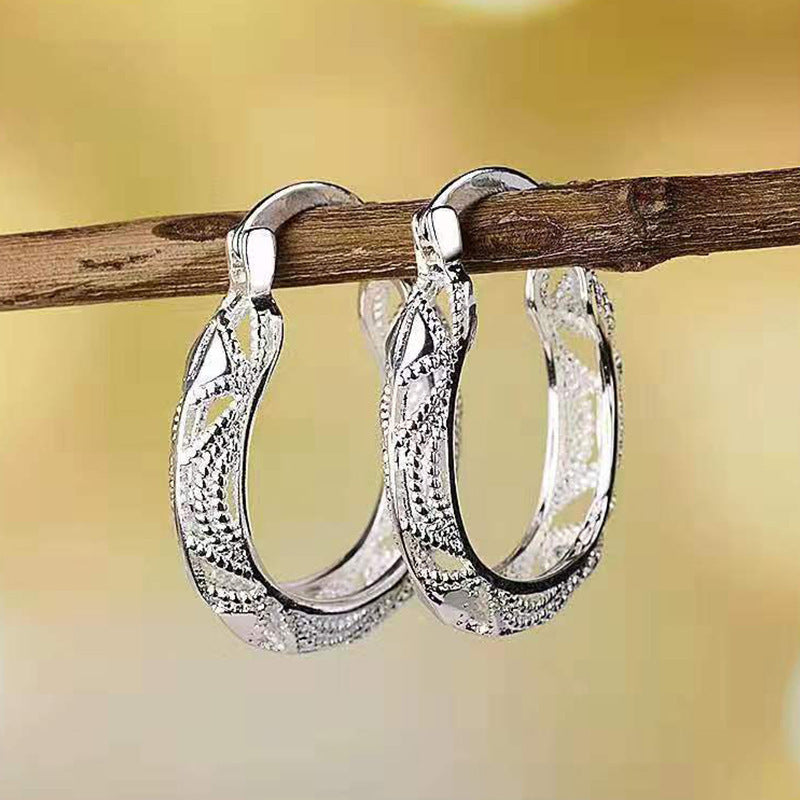 Elegant Silver Hoop Earrings – Timeless Chic for Everyday Glam