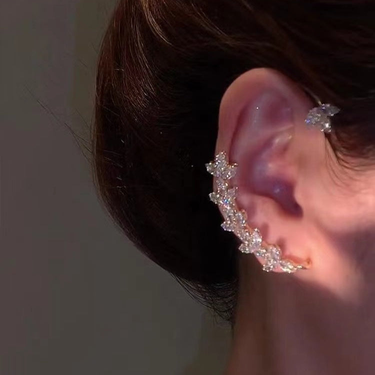 Crystal Leaf Ear Cuff – Elegant Shine Without a Piercing