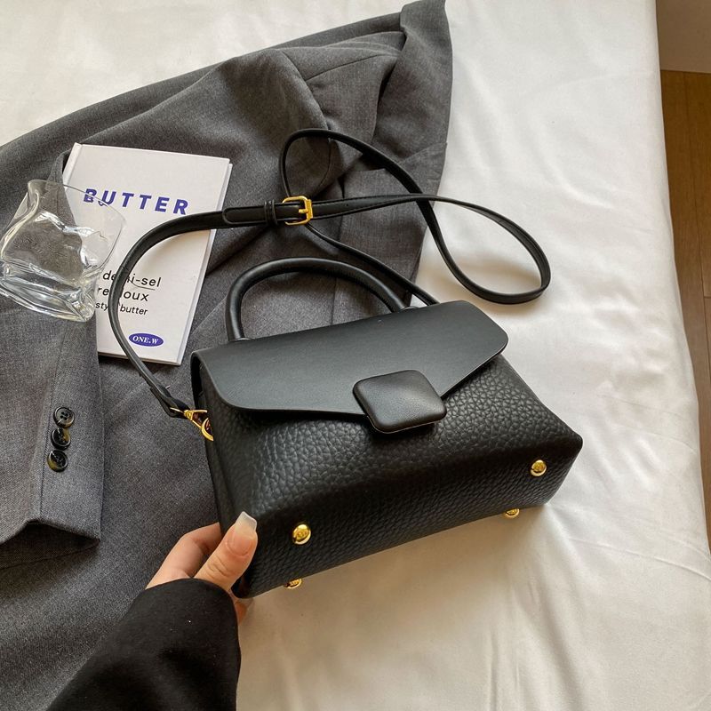 The Classic Muse – Elegant Retro Handbag for Women