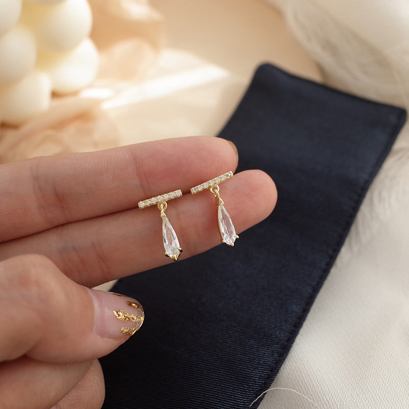 Elegant Gold Drop Earrings with Crystal Charm – Effortless Class for Every Occasion