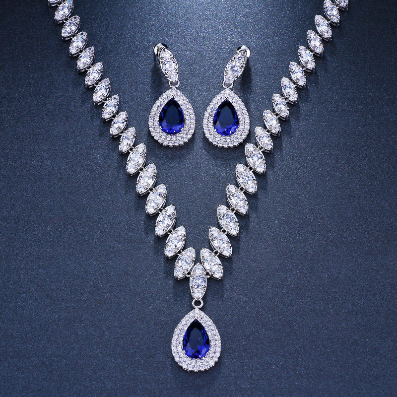 Emerald Elegance Jewellery Set – Green Teardrop Necklace & Earrings for Glamorous Evenings