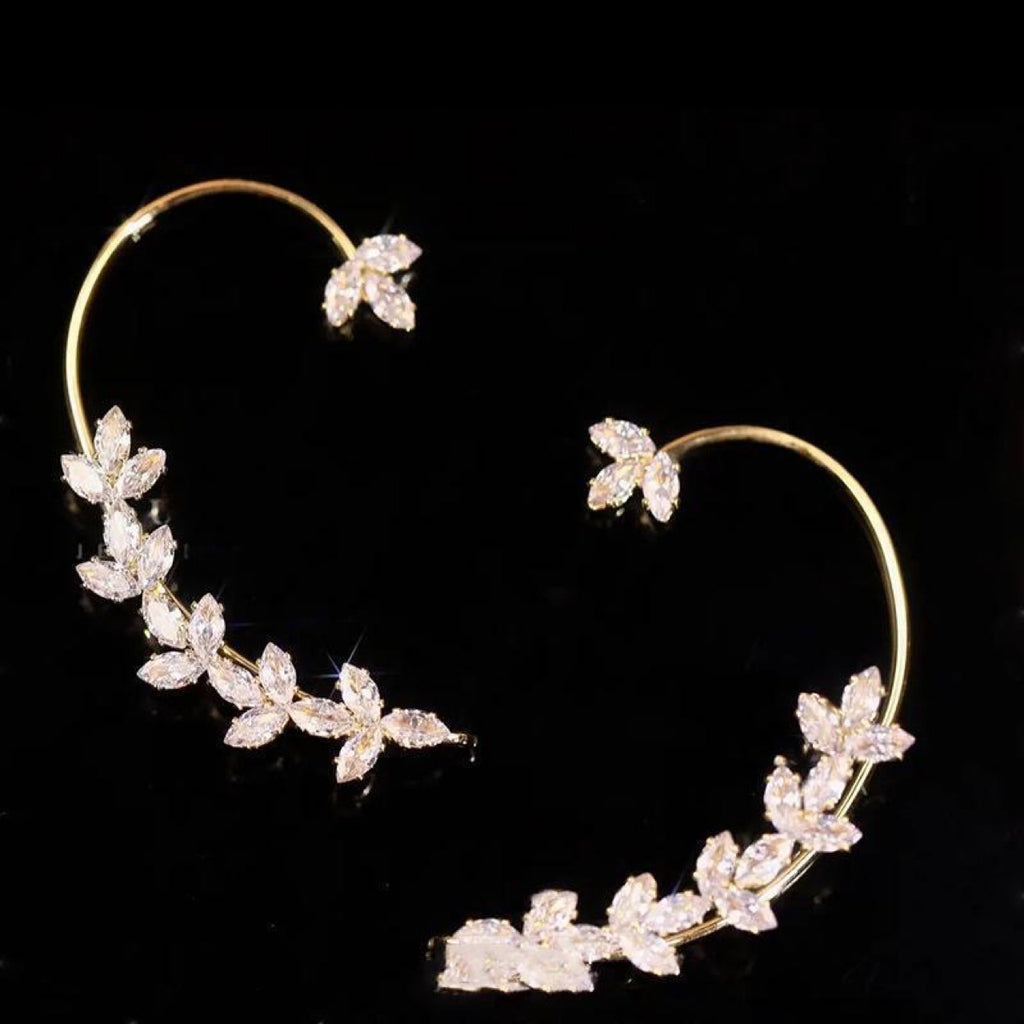 Crystal Leaf Ear Cuff – Elegant Shine Without a Piercing