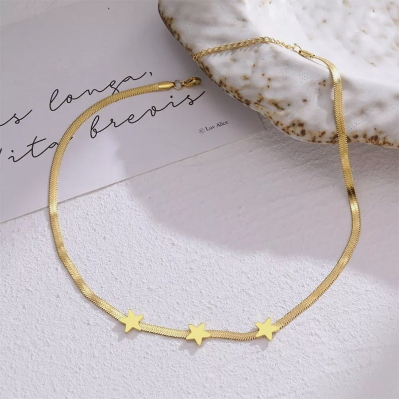 Bold Gold Star Statement Necklace – Chic Celestial Design for Women