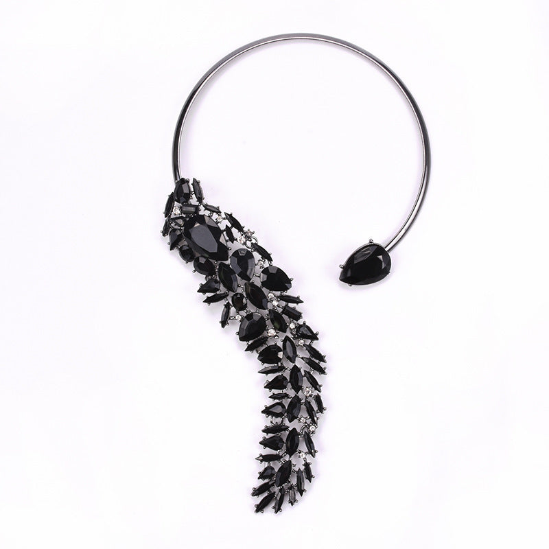 Statement Rhinestone Choker – Bold Crystal Collar for Glamorous Nights