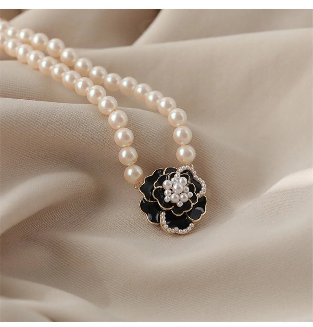 Aurora Pearl Choker