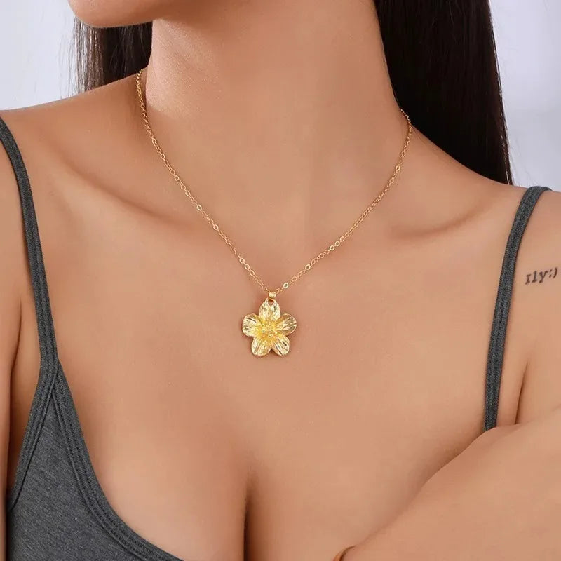 Aurora Pearl Choker
