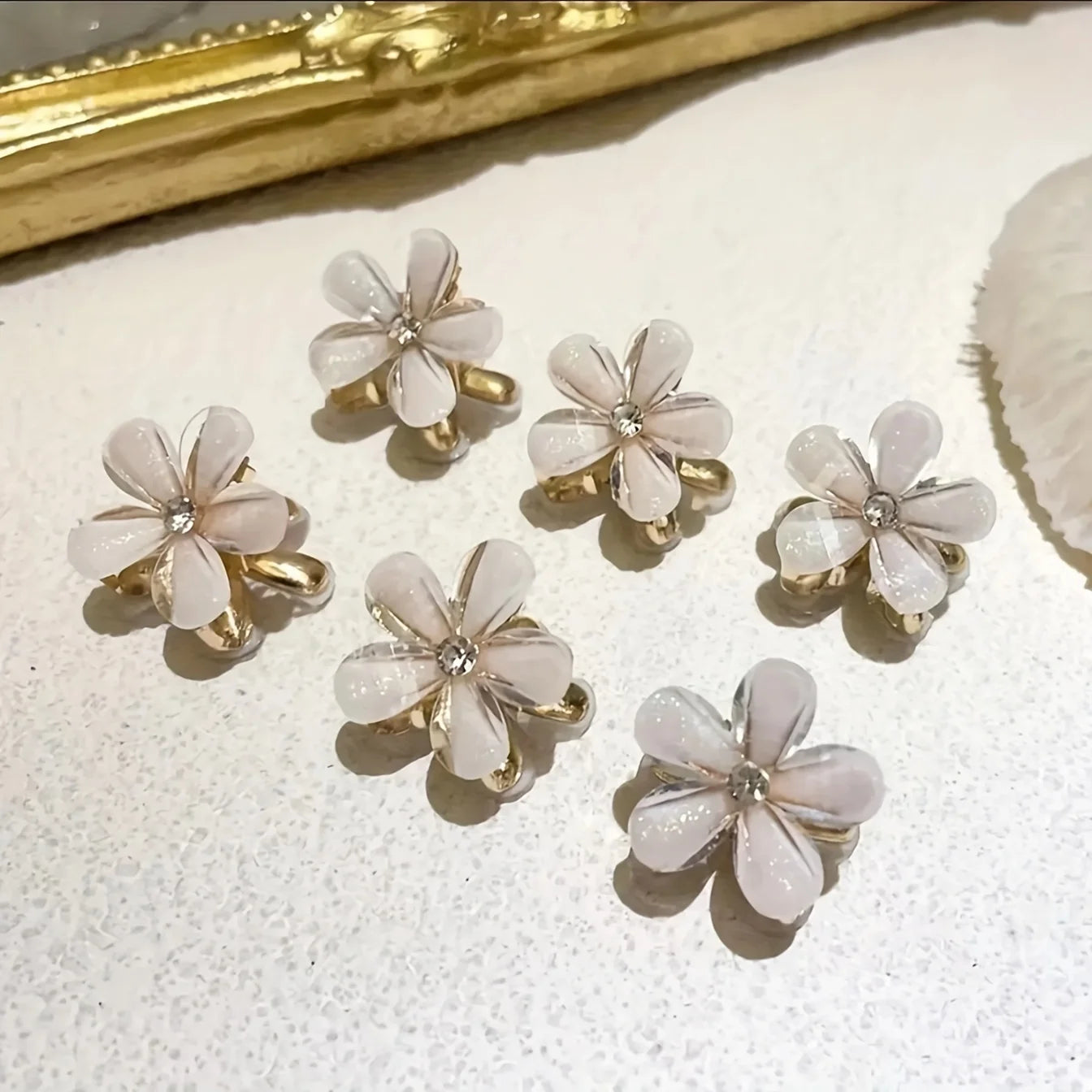 Bloom Pearl Clips