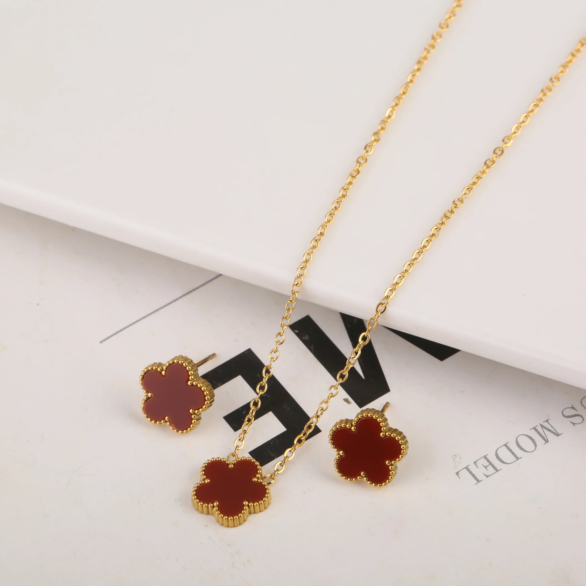 Clover Bloom Jewellery – Elegant Lucky Charm Set for Women