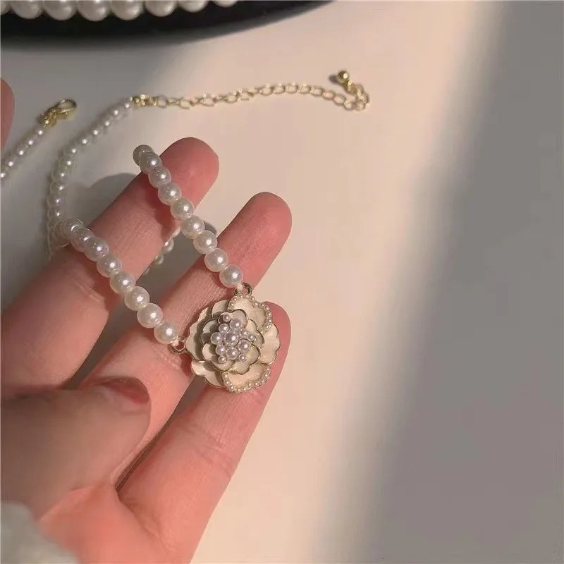Aurora Pearl Choker