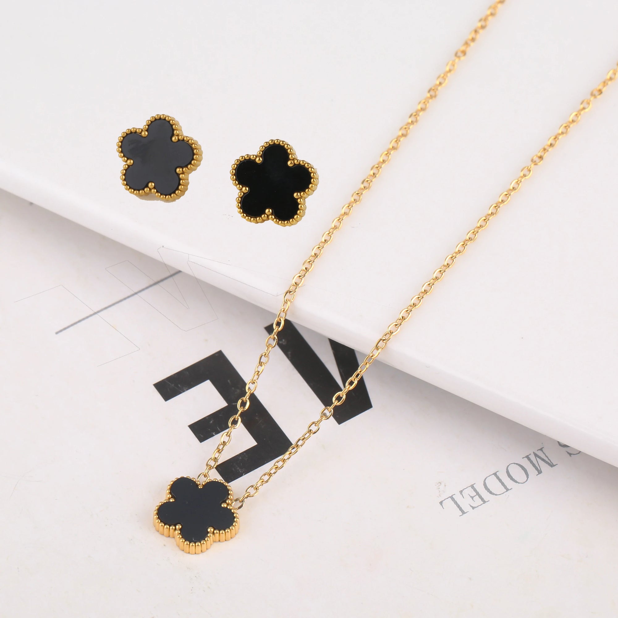 Clover Bloom Jewellery – Elegant Lucky Charm Set for Women
