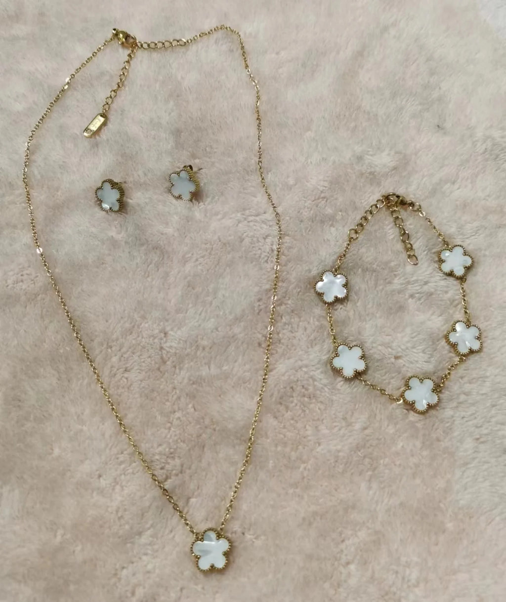 Clover Bloom Jewellery – Elegant Lucky Charm Set for Women