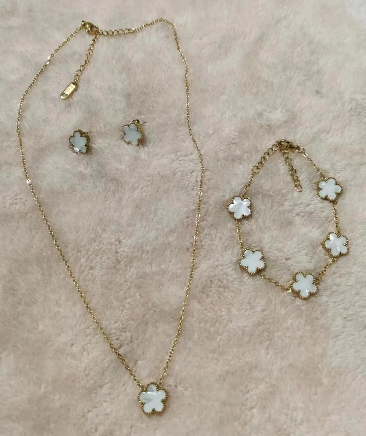 Clover Bloom Jewellery – Elegant Lucky Charm Set for Women