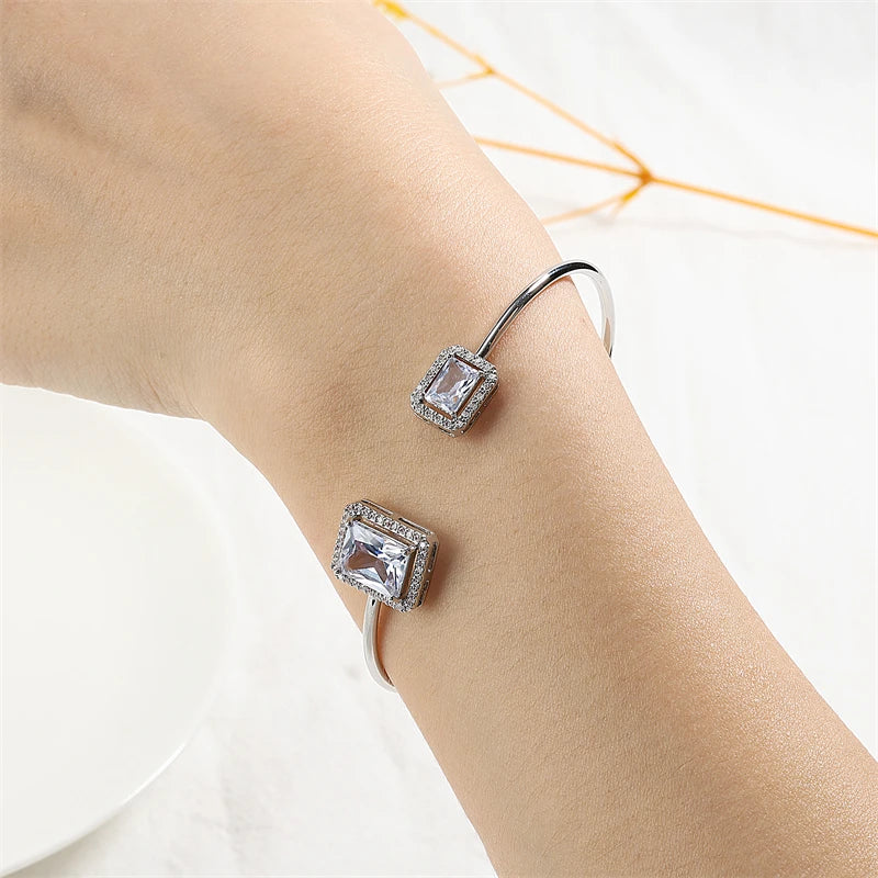Nova Cuff Bracelet – Elegant Geometric Bangle for Women