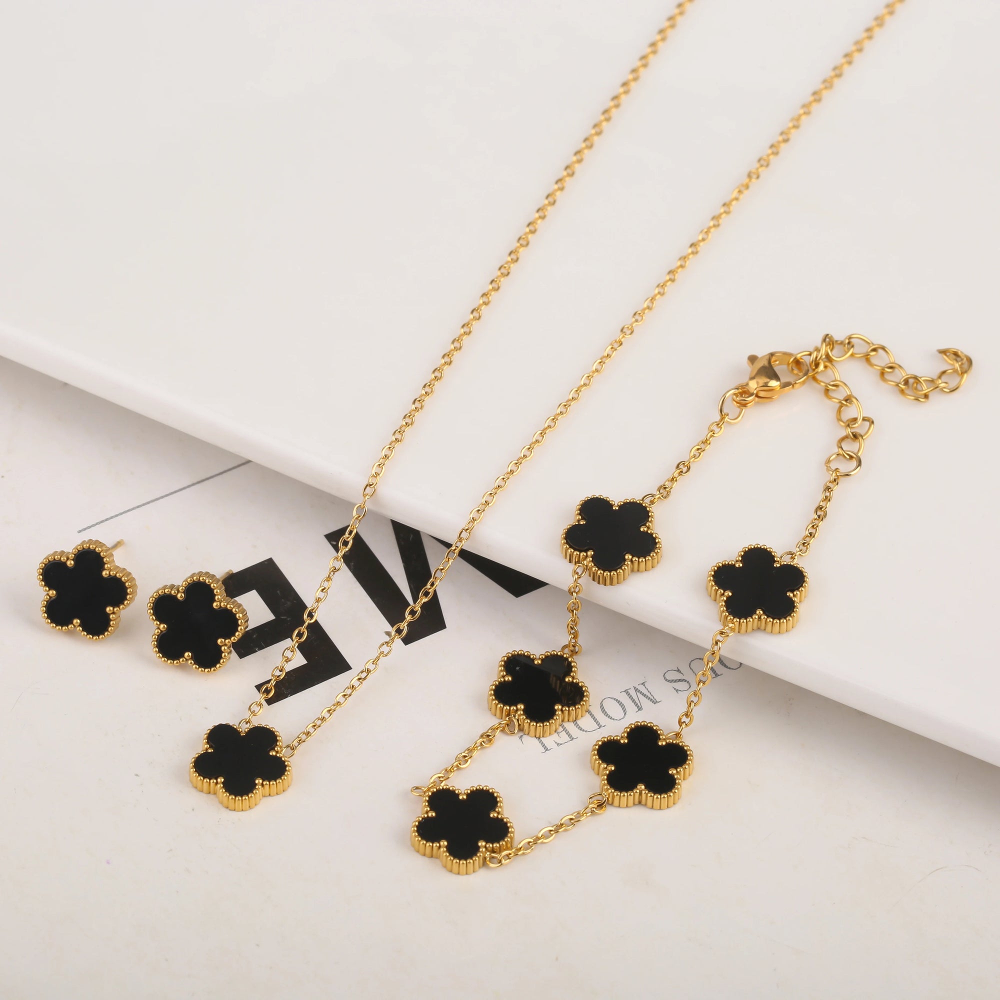 Clover Bloom Jewellery – Elegant Lucky Charm Set for Women