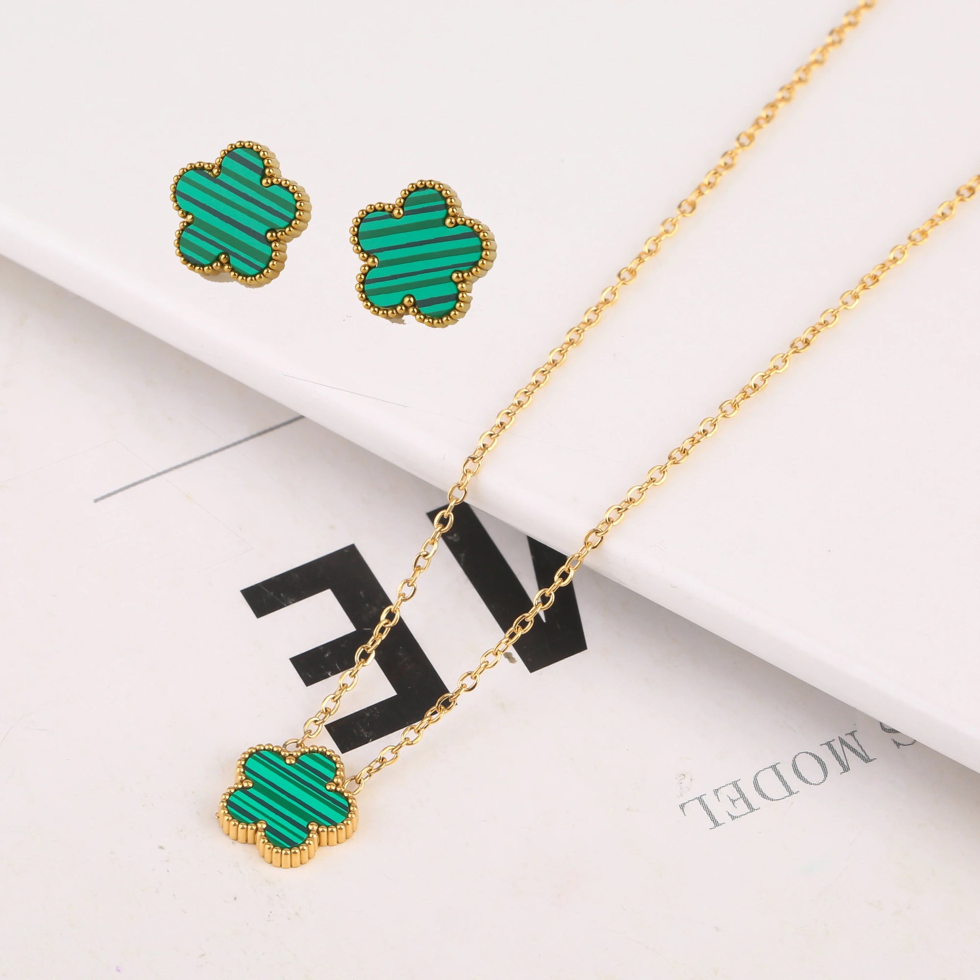 Clover Bloom Jewellery – Elegant Lucky Charm Set for Women