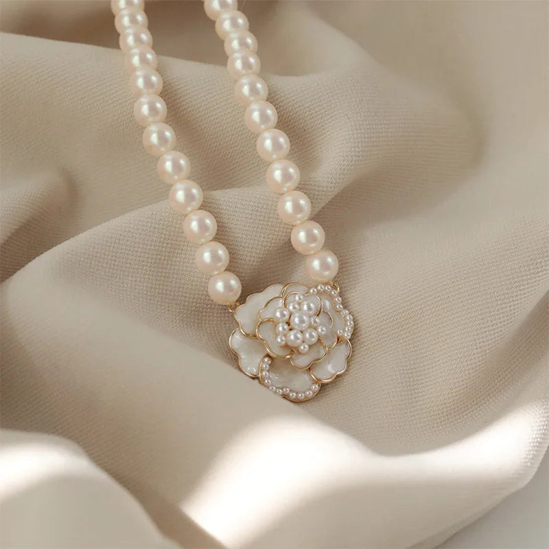 Aurora Pearl Choker