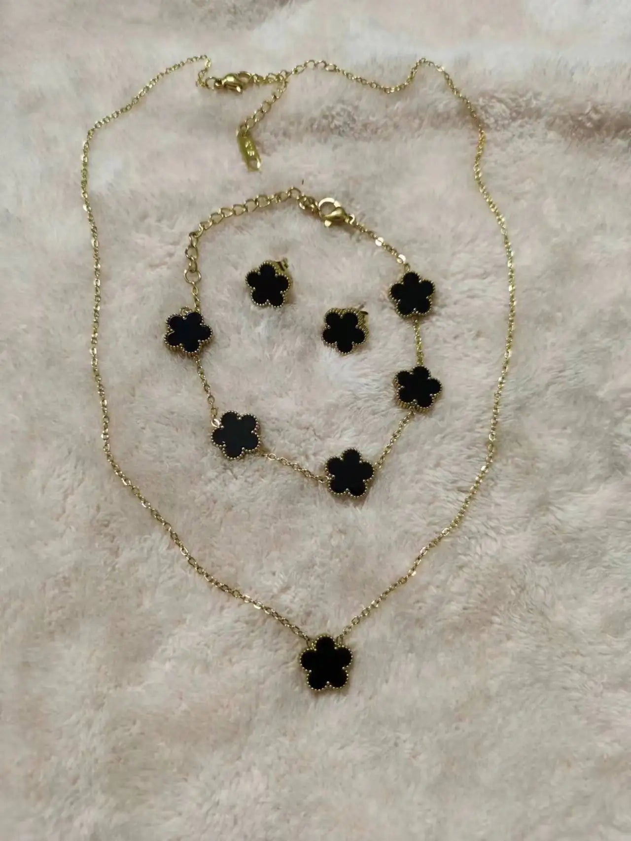 Clover Bloom Jewellery – Elegant Lucky Charm Set for Women