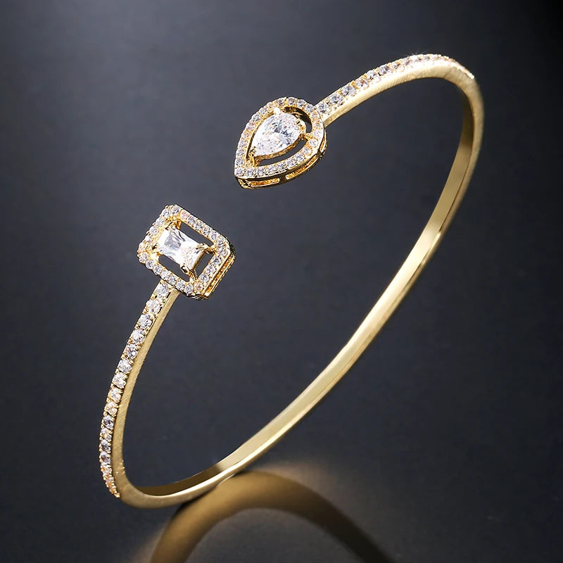 Nova Cuff Bracelet – Elegant Geometric Bangle for Women