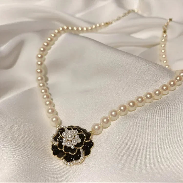 Aurora Pearl Choker