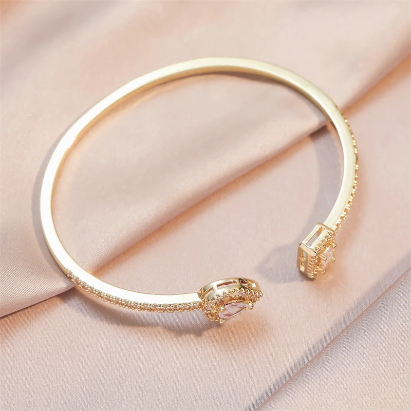 Nova Cuff Bracelet – Elegant Geometric Bangle for Women