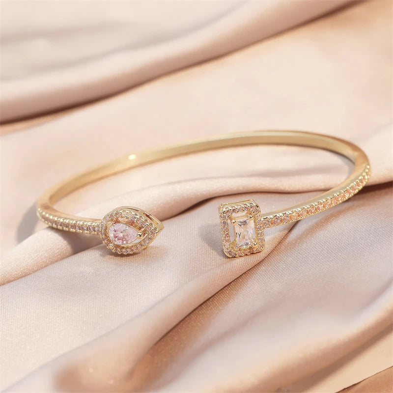 Nova Cuff Bracelet – Elegant Geometric Bangle for Women