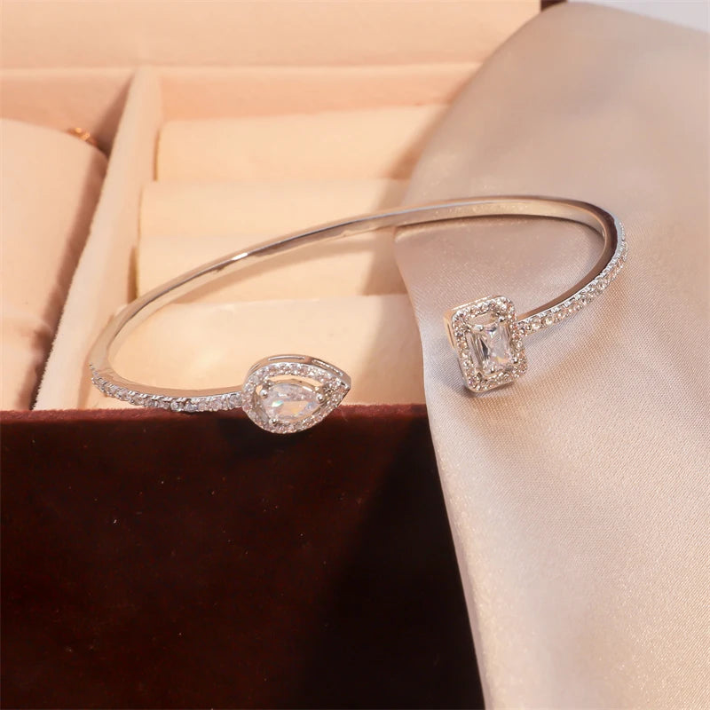 Nova Cuff Bracelet – Elegant Geometric Bangle for Women