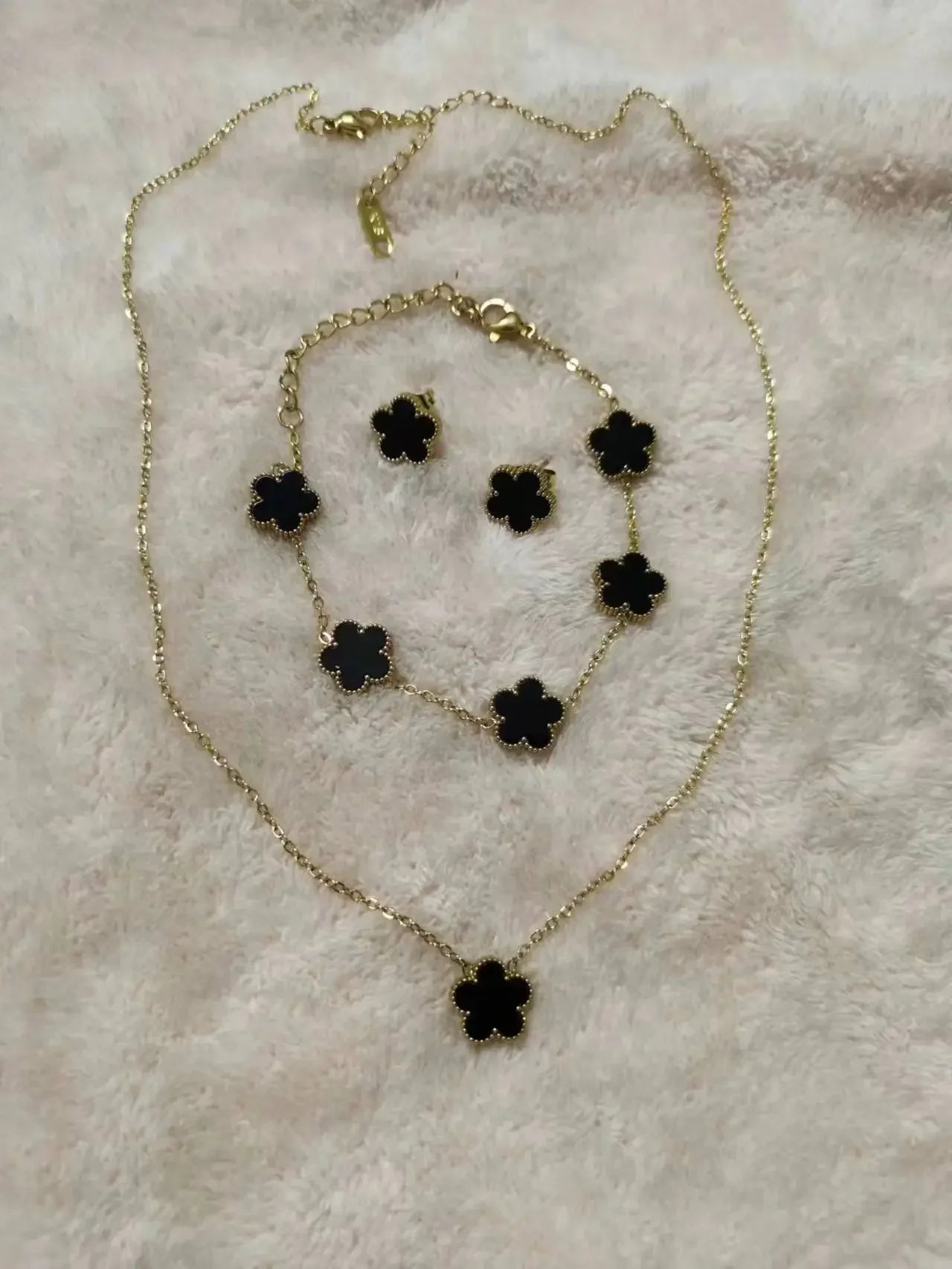 Clover Bloom Jewellery – Elegant Lucky Charm Set for Women