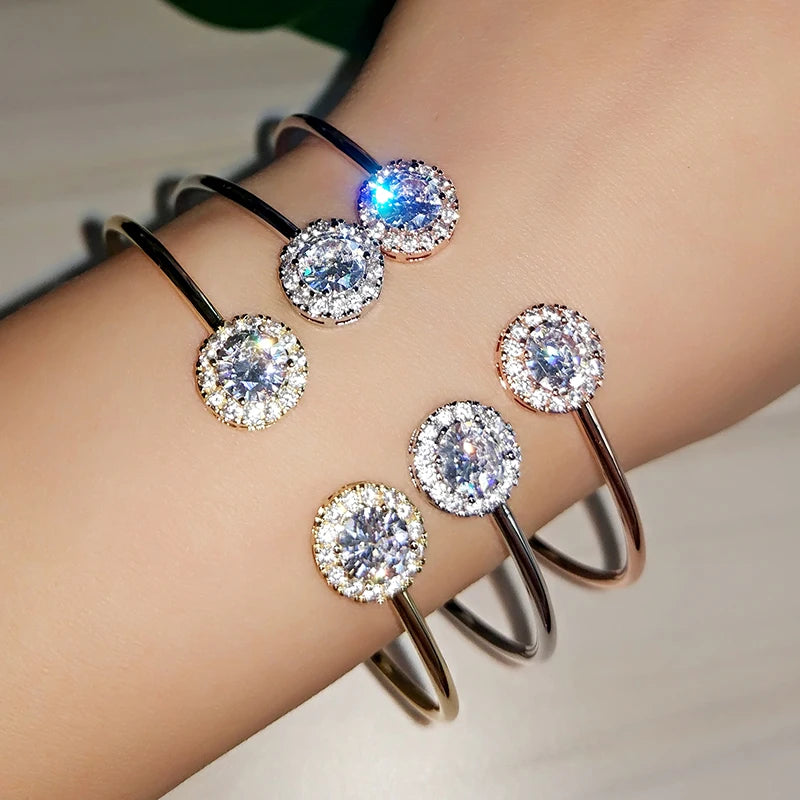 Nova Cuff Bracelet – Elegant Geometric Bangle for Women
