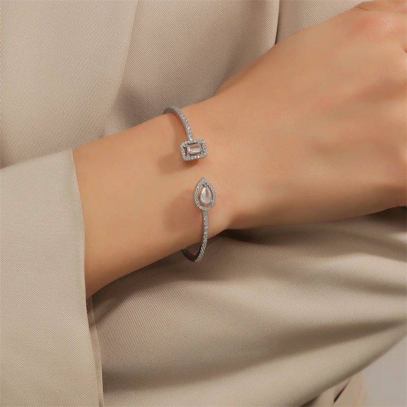 Nova Cuff Bracelet – Elegant Geometric Bangle for Women