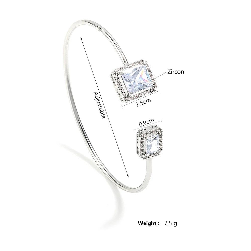Nova Cuff Bracelet – Elegant Geometric Bangle for Women