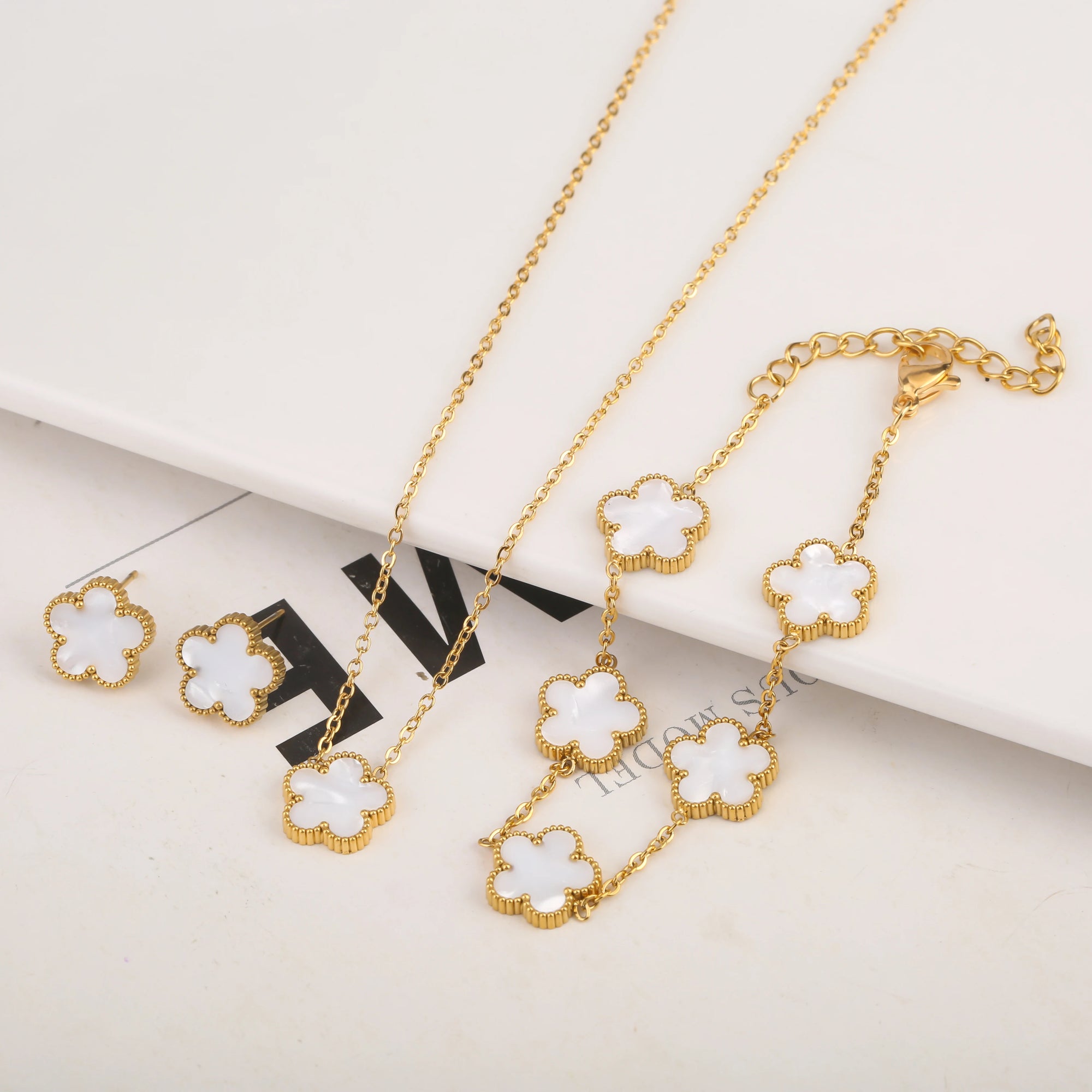 Clover Bloom Jewellery – Elegant Lucky Charm Set for Women