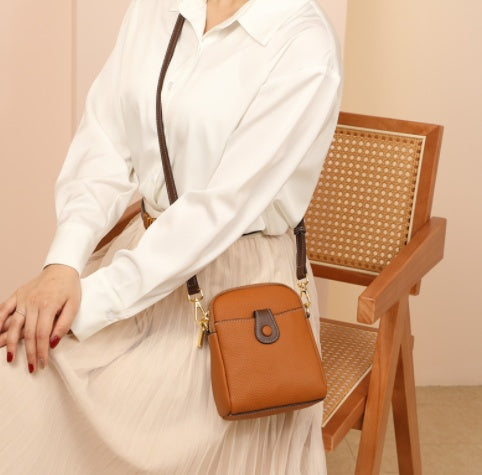 Chic Lychee Crossbody – Compact Elegance for Everyday Adventures