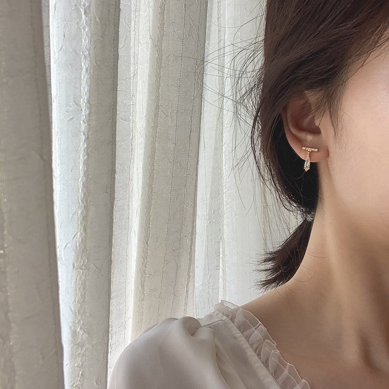 Elegant Gold Drop Earrings with Crystal Charm – Effortless Class for Every Occasion