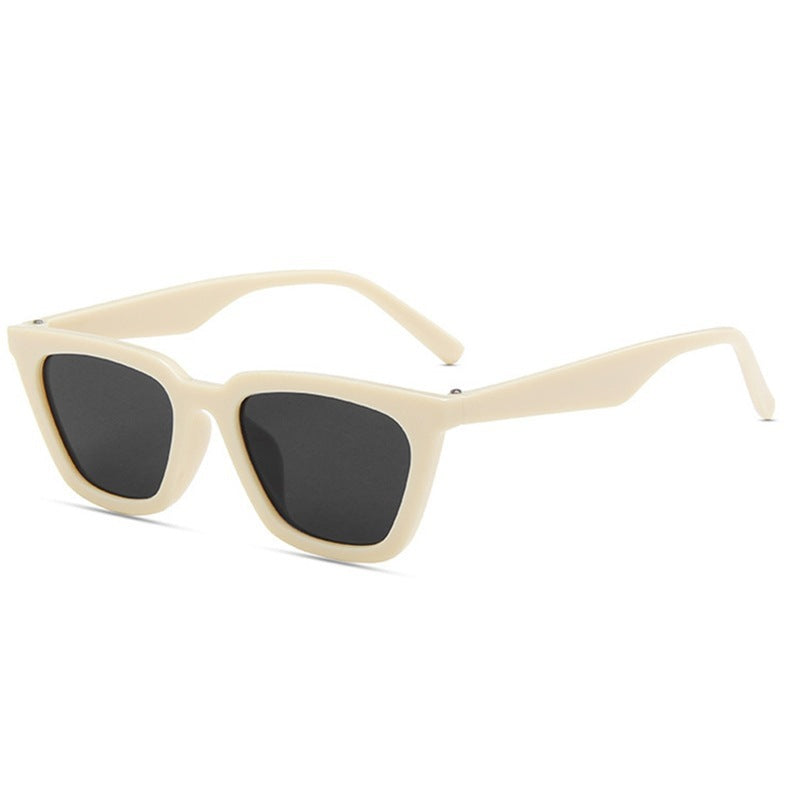 Vintage Beige Cat-Eye Sunglasses – Chic Retro Glamour