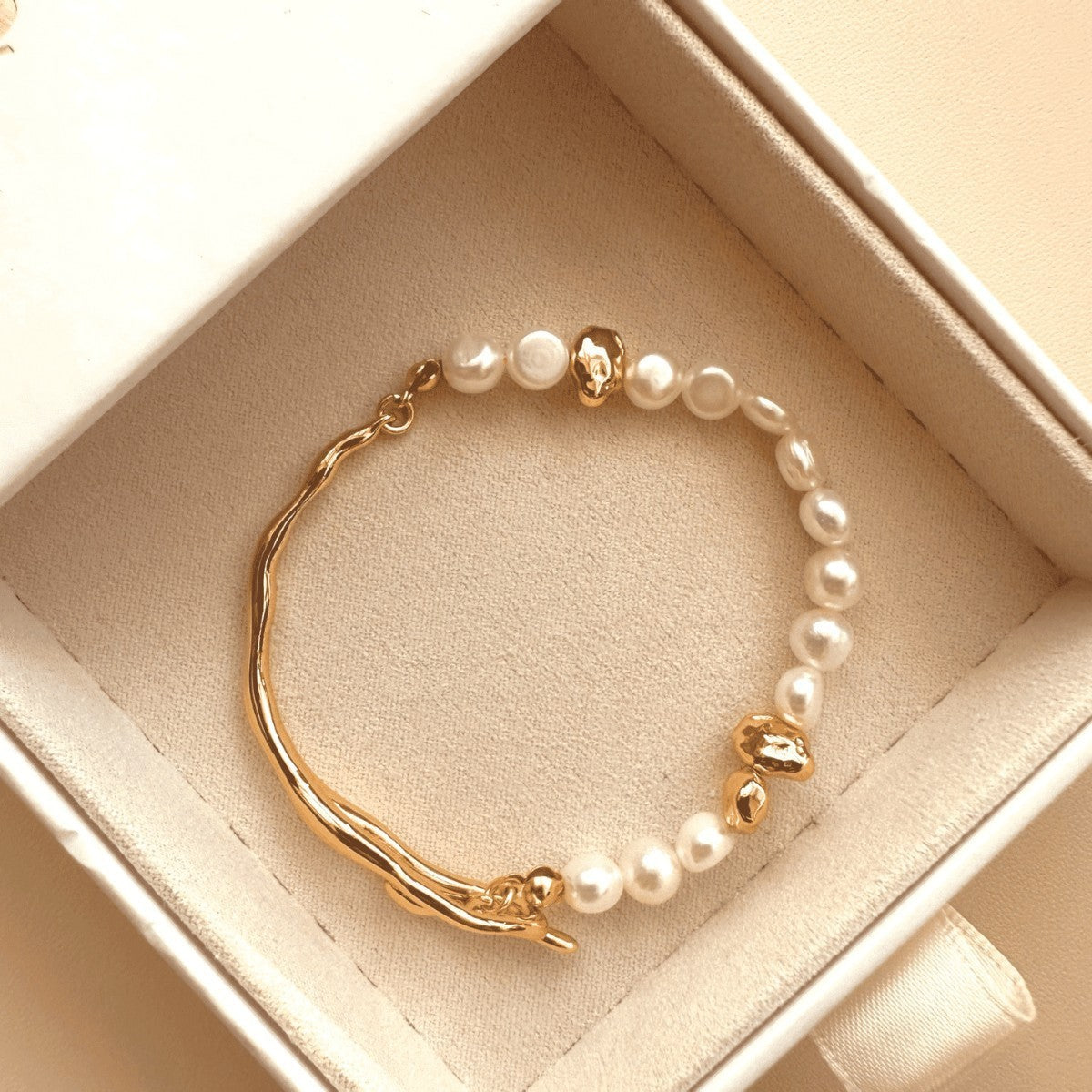 Elegant Pearl-Inspired Gold Bracelet for Women
